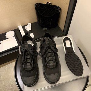 Luxury Designer Sneaker Shoe Women  White Round Head Lacing Air Cushion Height